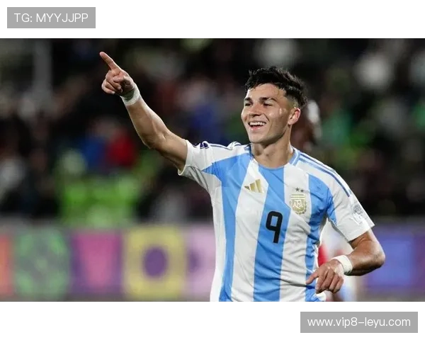 托洛伊加盟阿根廷足球队,后卫新星亮相 托洛伊加盟阿根廷足球队,后卫新星亮相